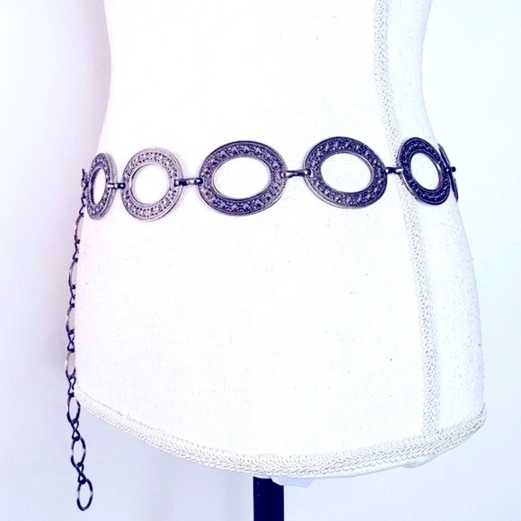 Embossed Metal Oval Chain Belt OS - Picture 4 of 6